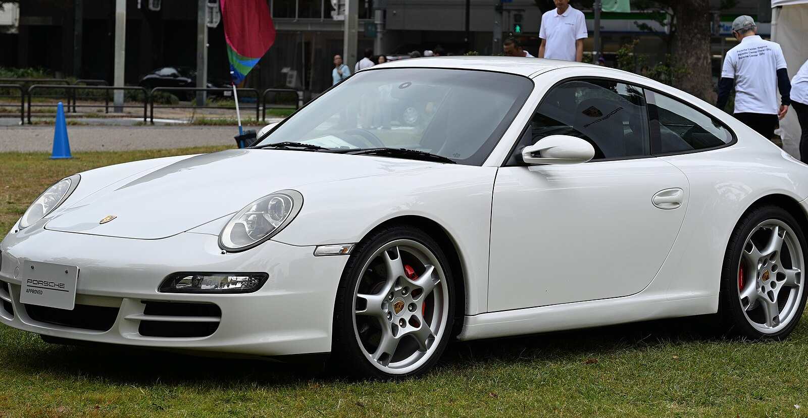 A white Porsche 911 Carrera S of the 997 generation